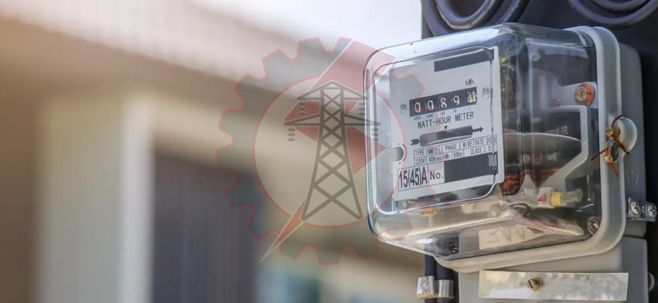 medidores de energía eléctrica instalados en tablero eléctrico